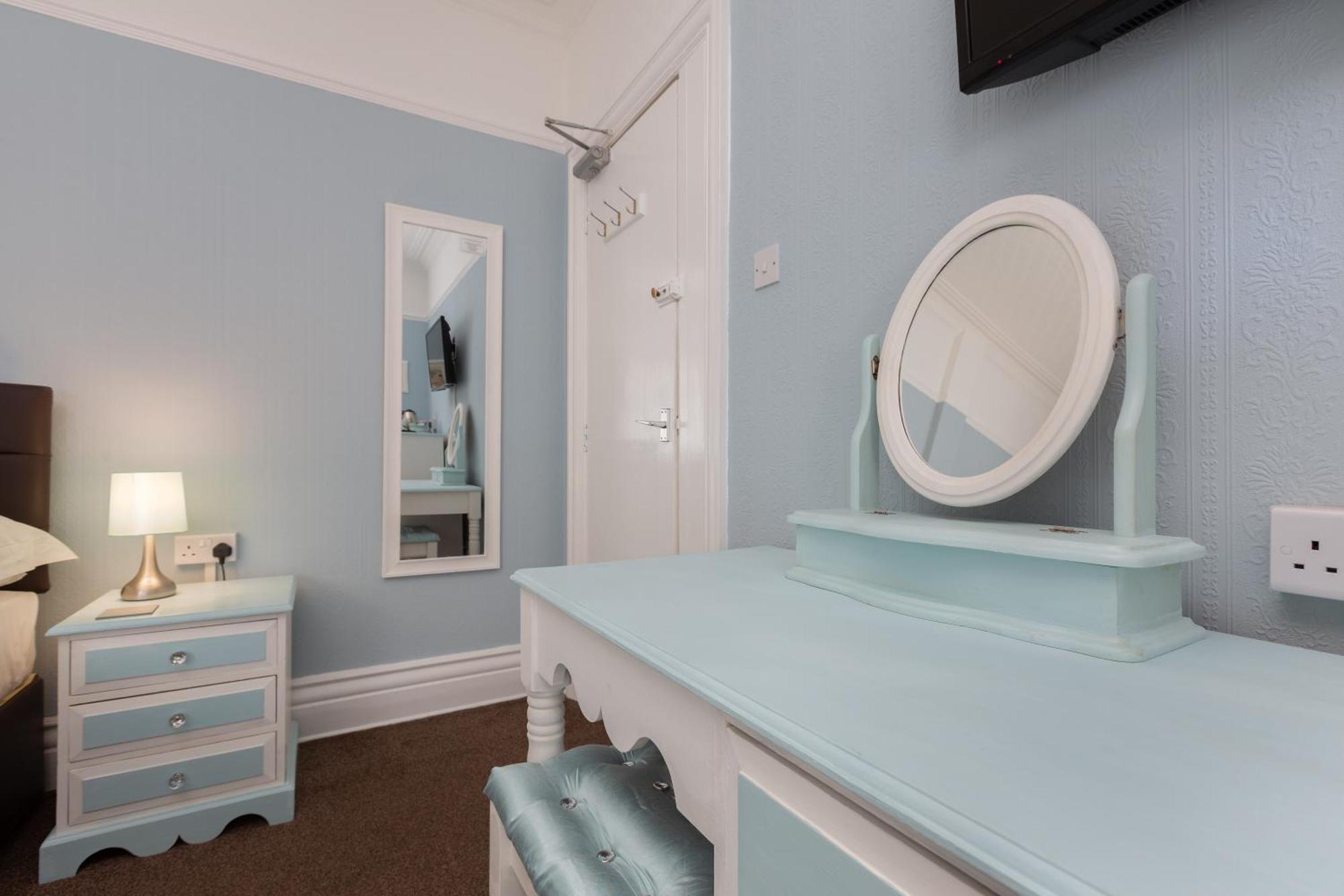 The Beechcliffe Hotel - Over 35'S Only ブラックプール 部屋 写真